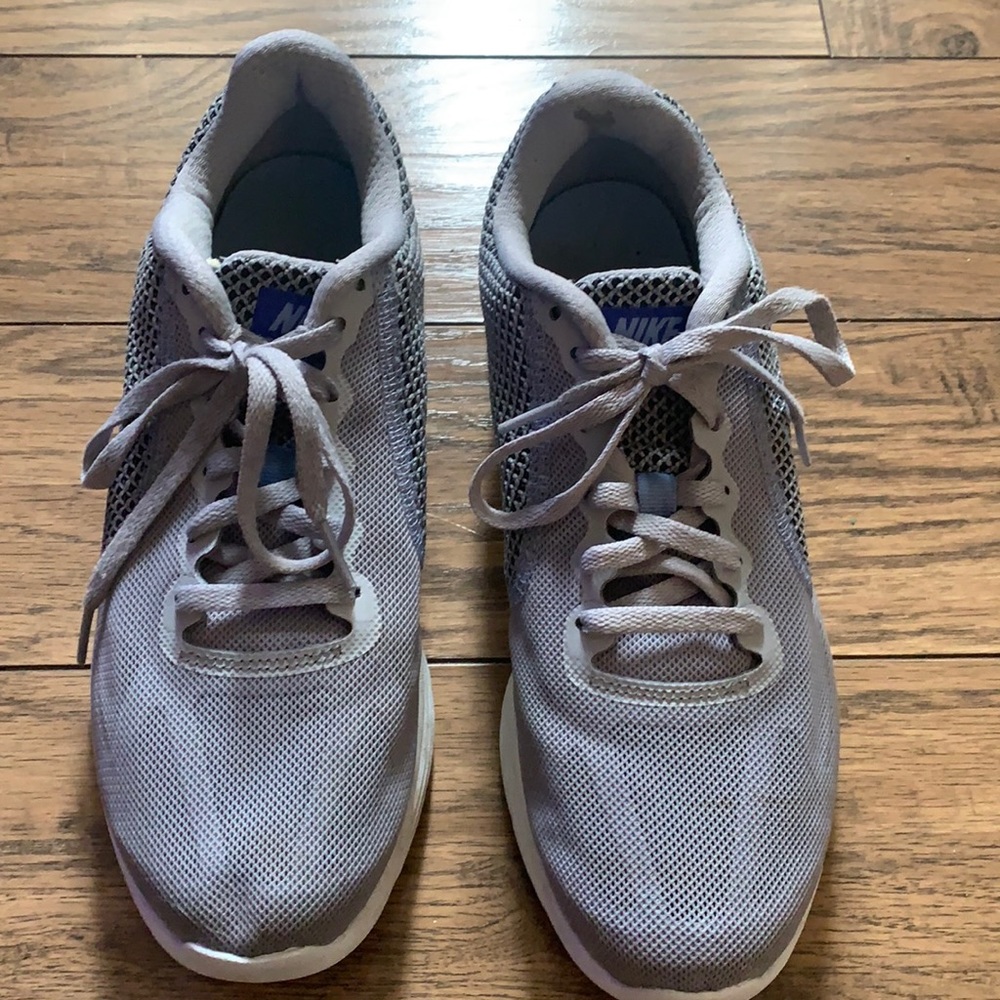 Nike Revolution 3 training shoes